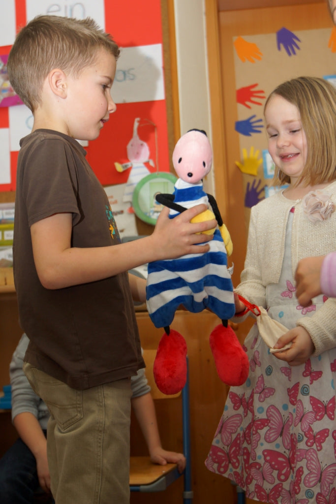 Oups und seine Friedenswerkzeuge